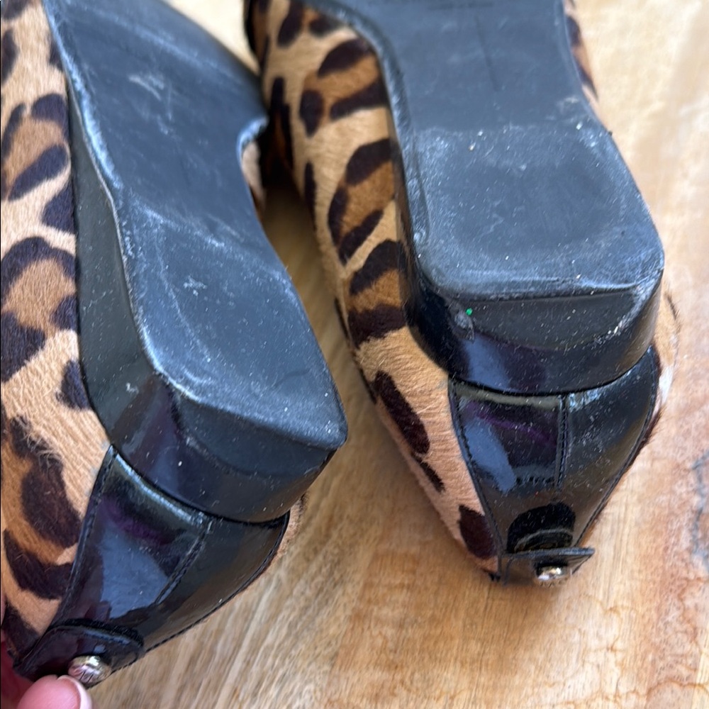 Stuart Weitzman Leopard Print Women's Flats with Buckle - Picture 6 of 8